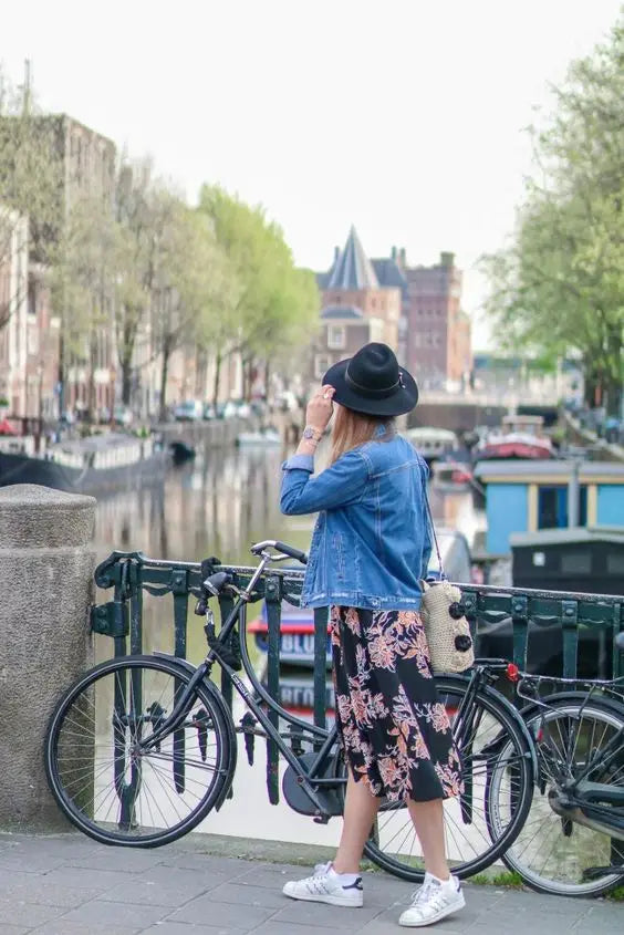 quelle-veste-avec-une-robe-à-fleurs